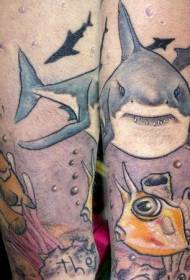 Pieni käsivarsi meriteemainen sarjakuvahain tatuointikuvio