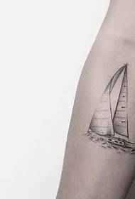 Małe ramię punktowe zawiesia żeglarska fala mały świeży wzór tatuażu