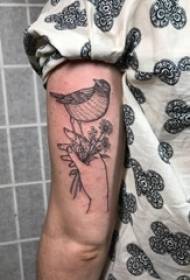 Aarm op schwaarz handgeschnitzen Tattoo Hand Holding Blummen Tattoo Vugel Tattoo Line Tattoo Bild
