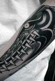 Vanhan koulun musta valkoinen krokotiilin pään käsivarren tatuointikuvio
