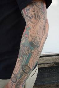Perlumbaan corak tatu dicat di lengan