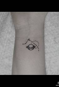 Pequeno brazo pequeno patrón de tatuaxe de planeta simple e fresco