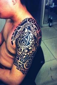 Grouss praktesch cool Totem Tattoo Muster
