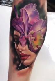 Fiore di bracciu cù ritrattu di ragazza dipinti à tatuaggi di tatuaggi