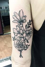 Big arm pricking small fresh flower tattoo pattern