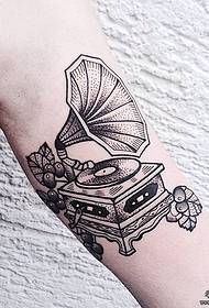 Didelės rankos fonografo augalo tatuiruotės modelis