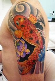 Ръчна класическа татуировка на калмари от китайски талисман