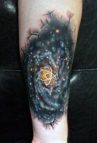 Rankų mokslo stiliaus spalvotas kosmoso tatuiruotės modelis