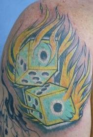 Χρωματιστά φλόγα μοτίβο τατουάζ βραχίονα ζαριών