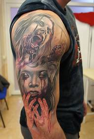 Tatuaje de rapaza zombie sanguenta no brazo