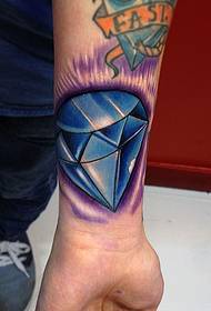 en super flash diamant tatovering på håndleddet