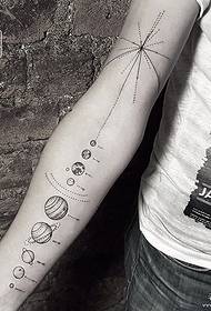 Planete de tatuaj cu braț mic cu multiple planete