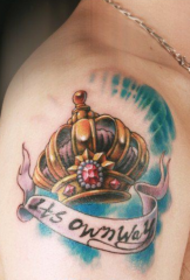 Băieți braț tendință bine arata coroana scrisori de tatuaj poze