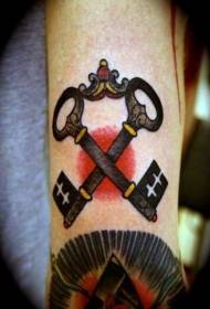 Modello tatuaggio braccio croce colore chiave croce vecchia scuola