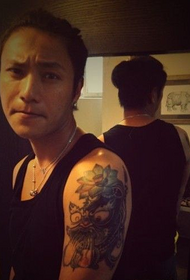 Chen Kun arm lotus painting fashion tattoo pattern