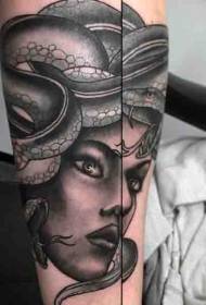 Arm cartoon-styl Medusa avatar swarte tatoetepatroon