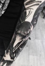 Arm European and American style black gray crow tattoo pattern