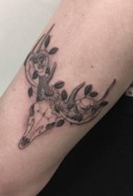 臂上黑白纹身点刺技巧植物纹身素材花朵纹身骨头麋鹿纹身图片