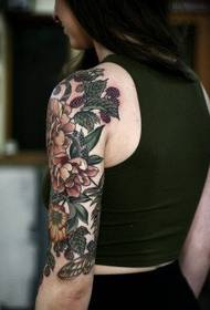 Femeie mâna stângă braț mare model frumos tatuaj floare