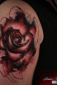 Iso käsivarsimustevärinen eurooppalaisen ja amerikkalaisen ruusun tatuointikuvio