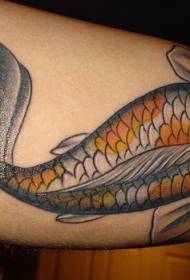 Juodos pilkos ir oranžinės spalvos kalmarų rankos tatuiruotės modelis
