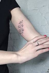 Girls big arm simple small fresh flower tattoo pattern