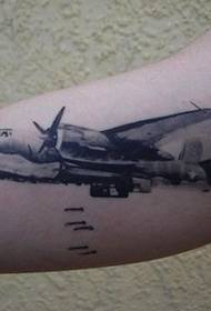 Въоръжете се с черно-бял модел татуировка на самолет