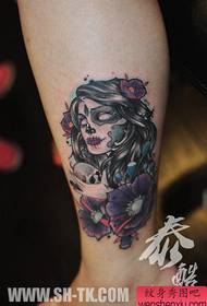 Beautiful and beautiful undead beauty tattoos on the legs