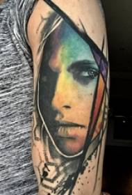 Meitene ar roku apgleznota akvareļa skice radošās meitenes personāža tetovējuma attēls