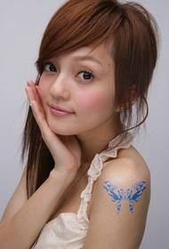 تصویر تاتو پروانه آبی بازوی ژانگ Yihan