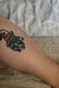 Ang mga kalalakihan ay nagpinta ng simpleng linya ng cartoon character na bruha ng mga larawan ng tattoo