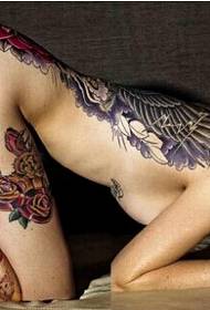 Oorheersende skoonheid sexy tatoeëermerk van verleiding