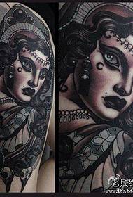 Prekrasan i popularan prekrasan europski i američki uzorak tetovaža
