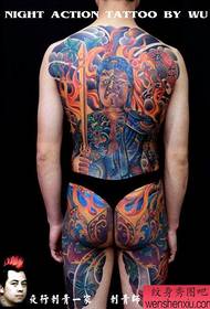 Доминантна тетоважа на табетанскиот крал со целосен грб