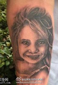 Дитина дівчина портрет татуювання візерунок