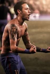 Tattoo an réalta peile Neymar
