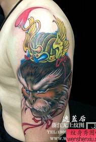 El patró de tatuatge de Monkey King, domini del braç masculí, fresc