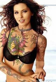 Prilično lijepa modna slika tetovaže ličnosti