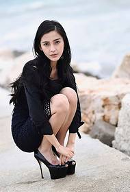Angelababy right foot flower tattoo picture