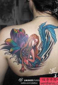 Mtundu wokongola komanso wokongola wa mermaid tattoo kumbuyo kwa atsikana