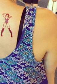 Meisje is terug op zwarte steek eenvoudige lijn creatieve stripfiguur tattoo foto