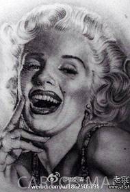 Prekrasna klasična tetovaža portreta Marilyn Monroe na leđima