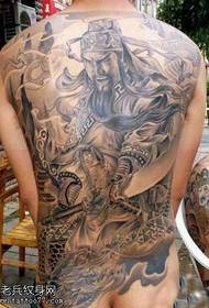 Spate complet este un model de tatuaj Guan Gong foarte personalizat