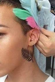 Ang pattern ng tattoo ng creative leaf sa ilalim ng tainga