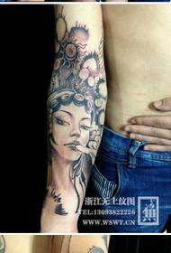 ယောက်ျားလေးများသည်လှပပြီးလှပသောအလှအပပန်းပွင့် tattoo ပုံစံ