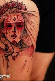 腿部彩色女人物纹身图案