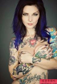 Eurooppalainen ja amerikkalainen seksikäs nainen tatuointi malli