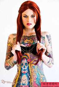 Trego tatuazhit, rekomandoj tatuazh me ngjyra të një gruaje