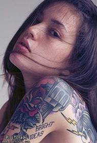 Ruski jedinstveni uzorak ljepote tetovaže