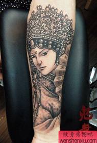 Patrón de tatuaje de mezclilla de flor hermosa belleza popular de brazo